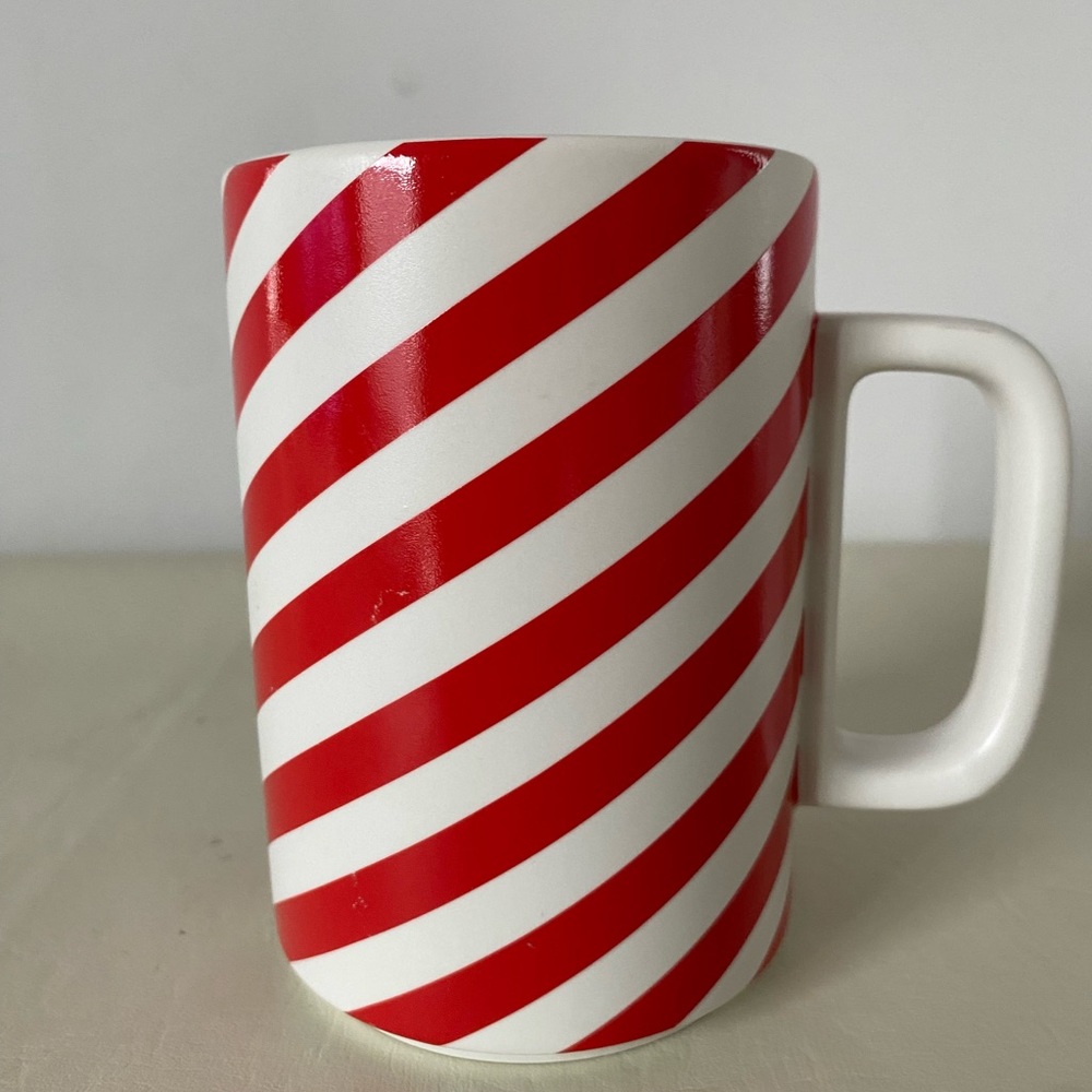 Starbucks 2018 Christmas red & white candy cane ceramic mug. 14oz.
